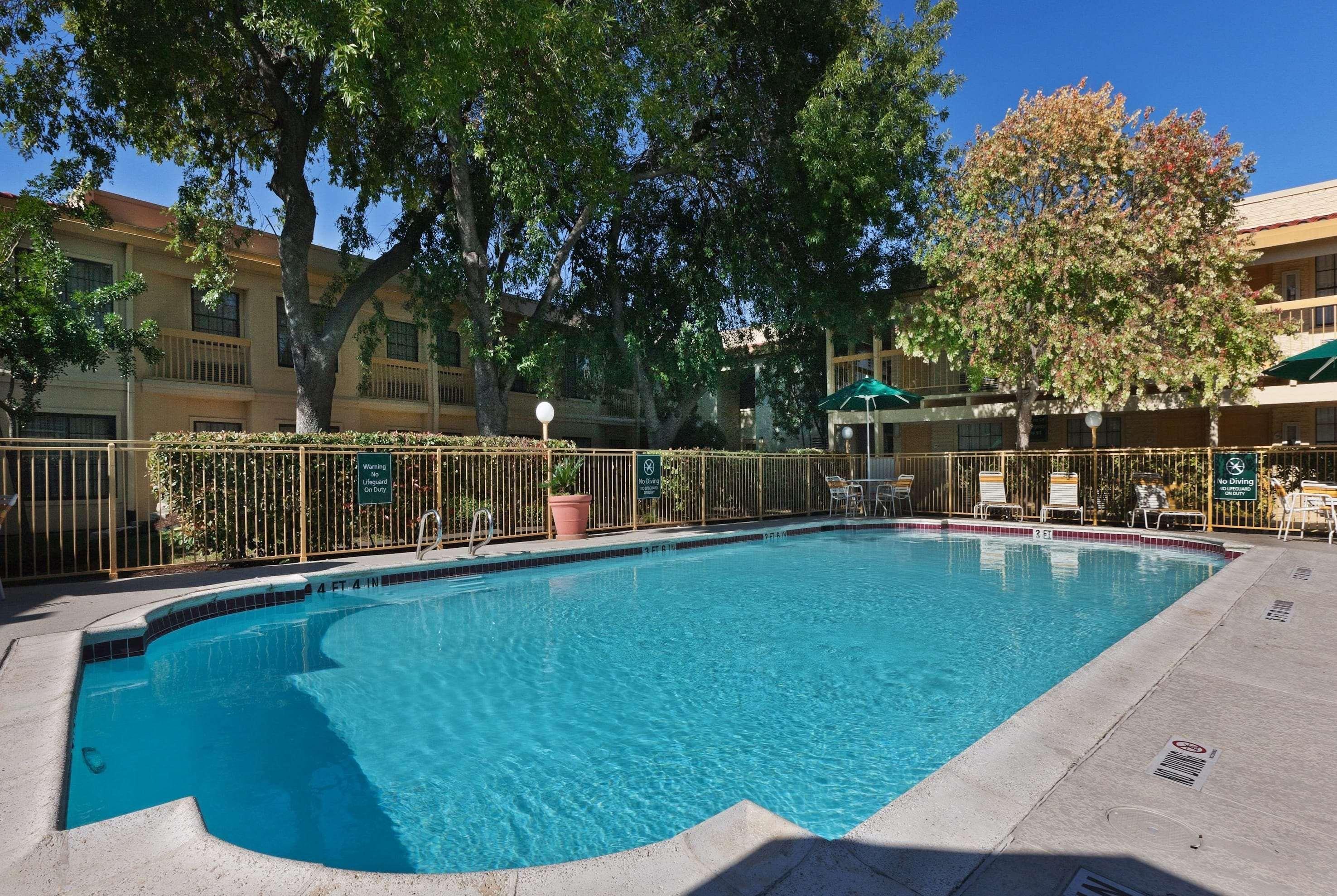 La Quinta Inn By Wyndham Austin Oltorf מראה חיצוני תמונה
