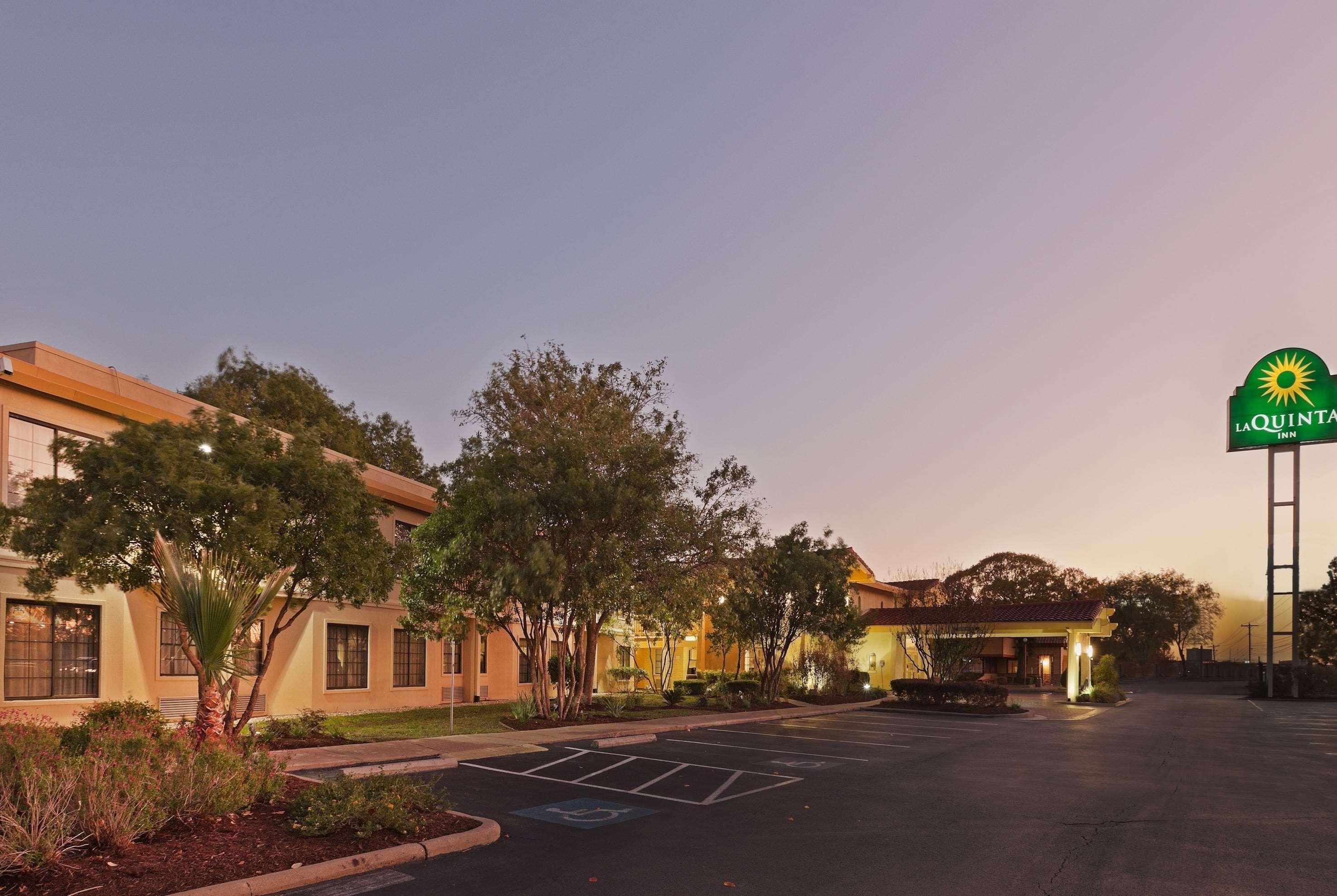 La Quinta Inn By Wyndham Austin Oltorf מראה חיצוני תמונה