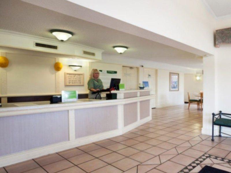 La Quinta Inn By Wyndham Austin Oltorf מראה פנימי תמונה